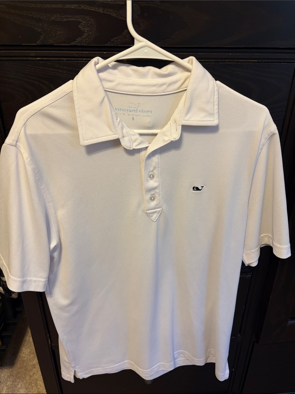 Vineyard Vines Men’s White Polo with Navy Whale Logo